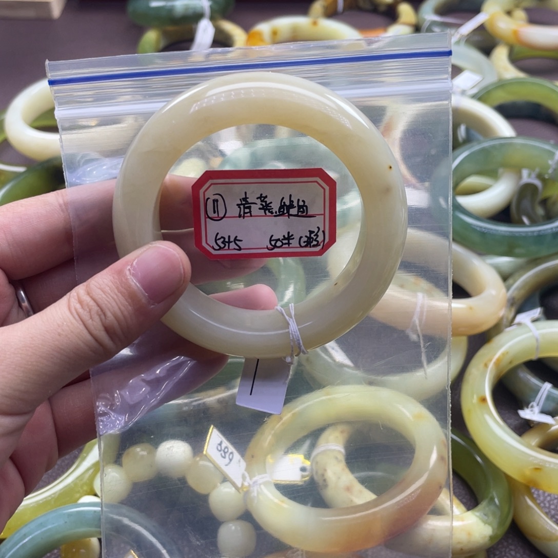 清***鱼蛇纹石玉未镶嵌手镯