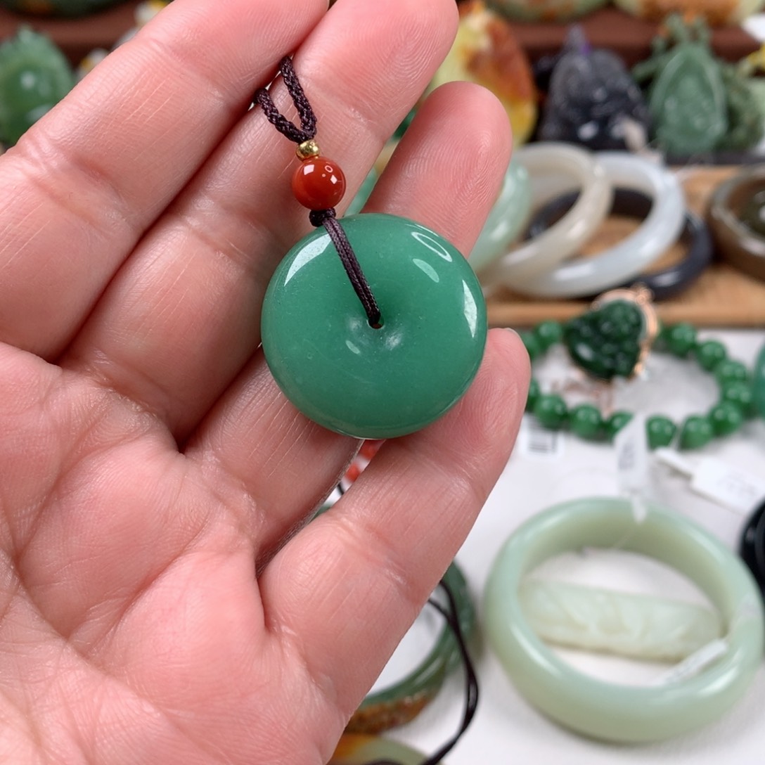 东陵石颈饰未镶嵌