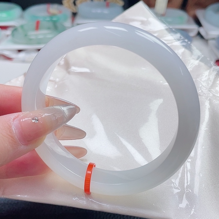 翡翠手镯未镶嵌缅甸