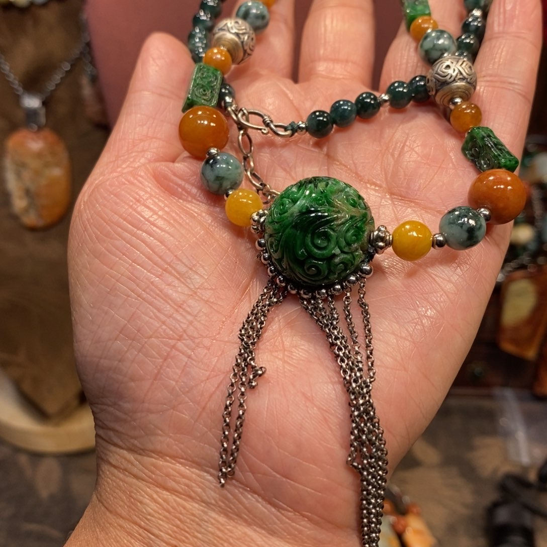 翡翠吊坠(赠链)未镶嵌