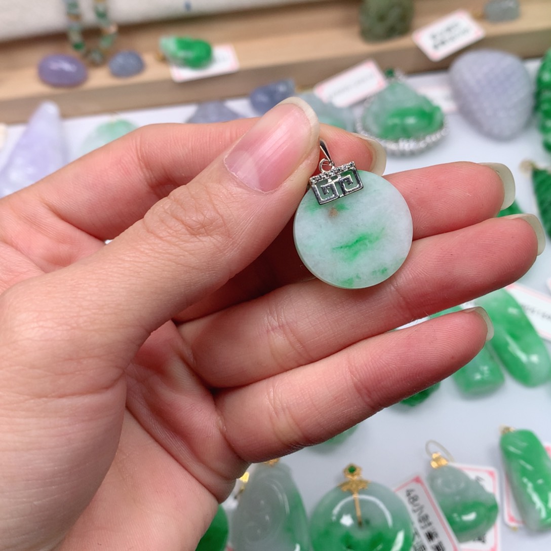 吊坠(不含链)未镶嵌翡翠