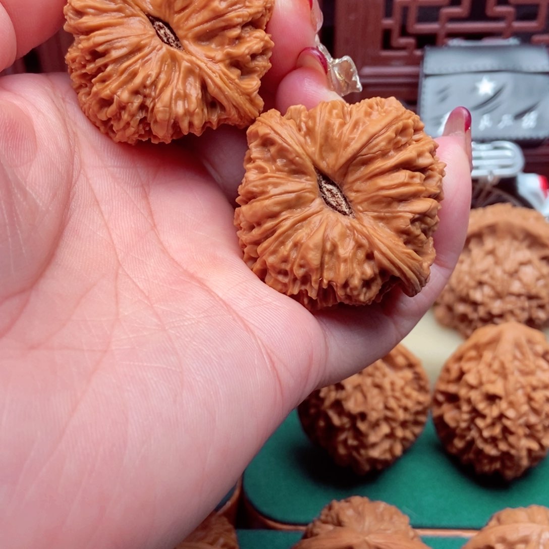 文玩核桃吊坠航***巴南疆44