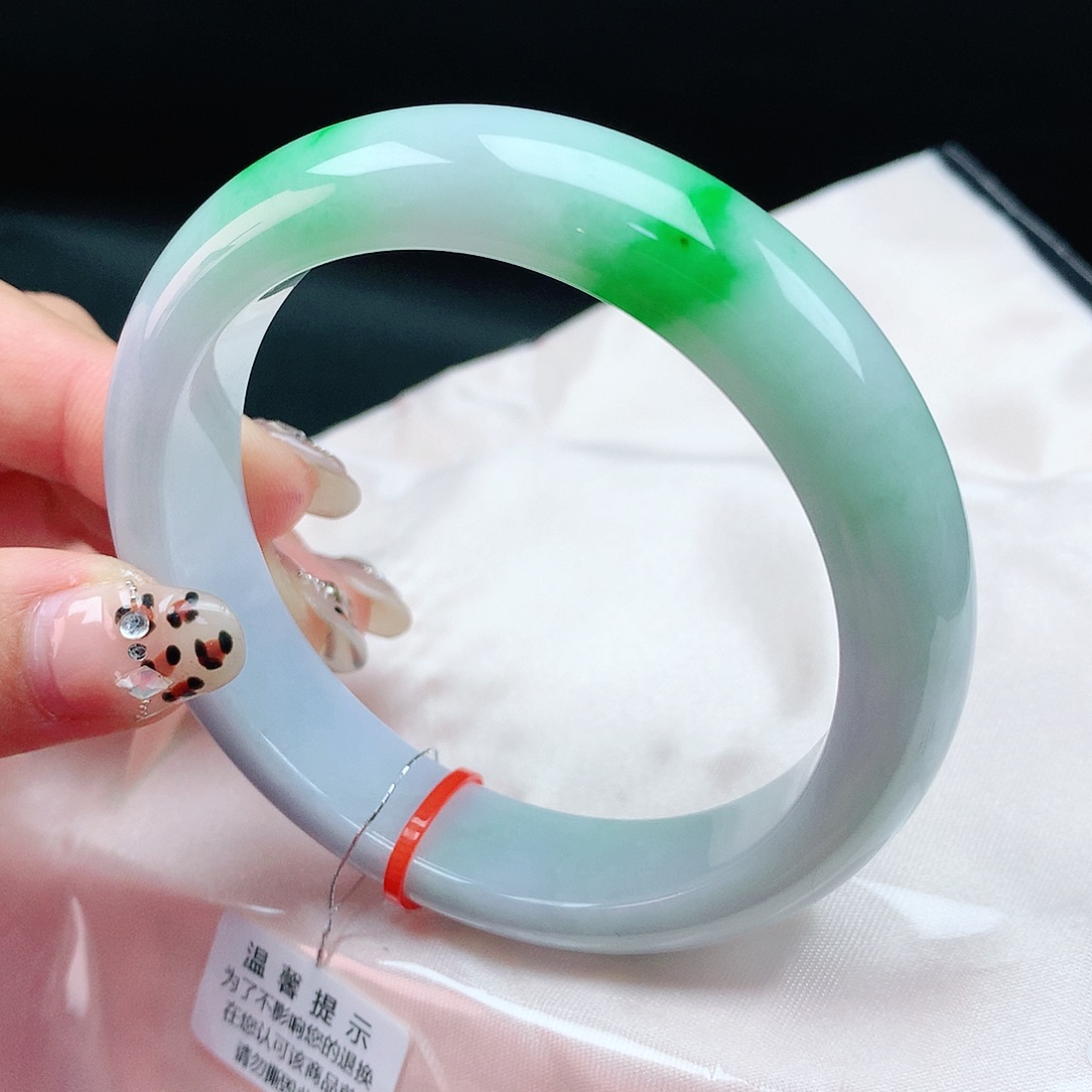 翡翠手镯未镶嵌60轮胎