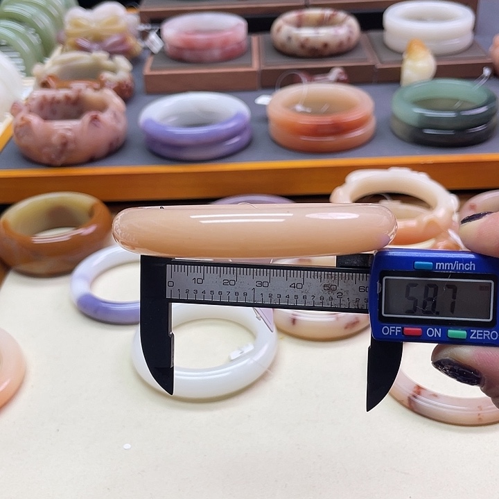 未镶嵌手镯石英质玉