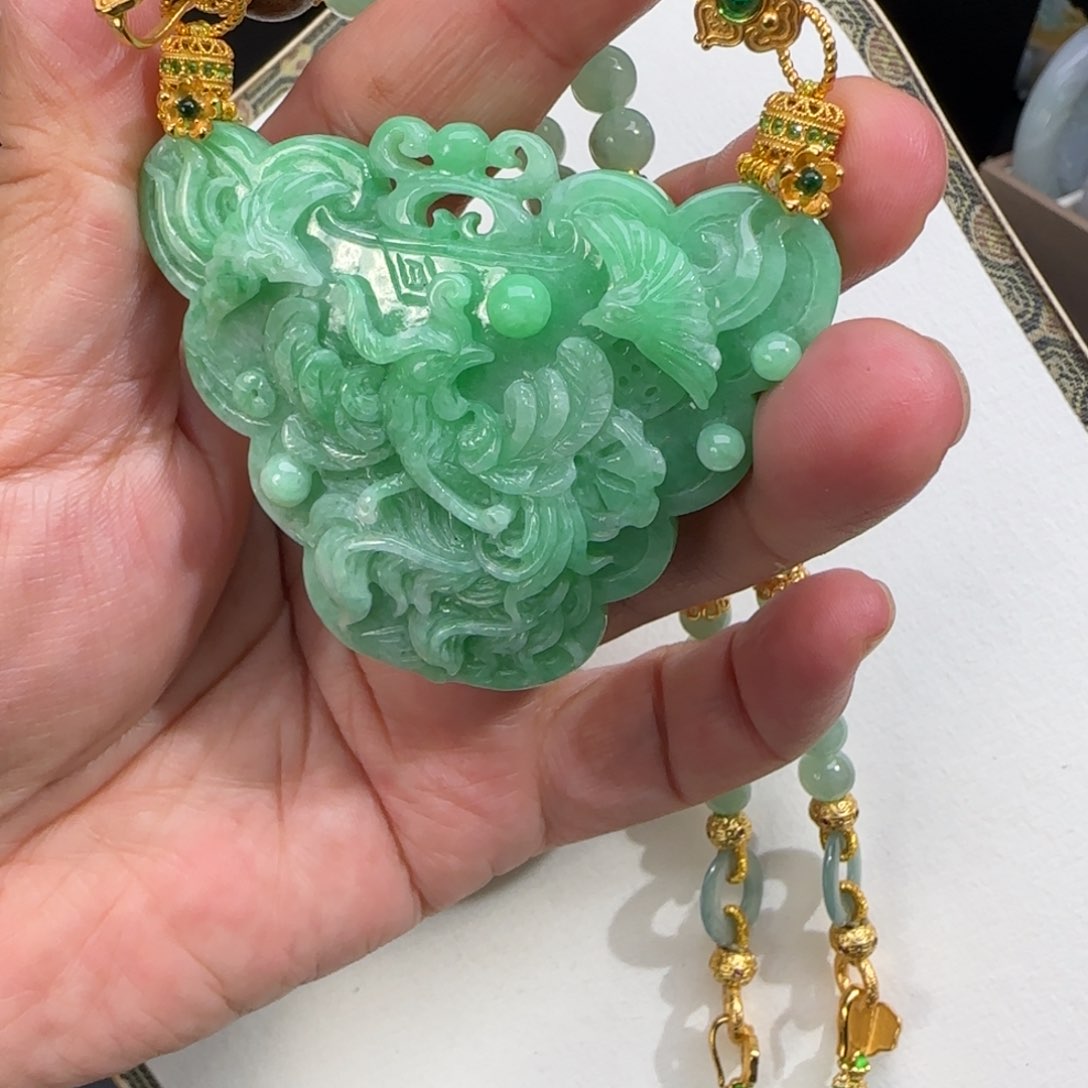 翡翠颈饰未镶嵌仿古