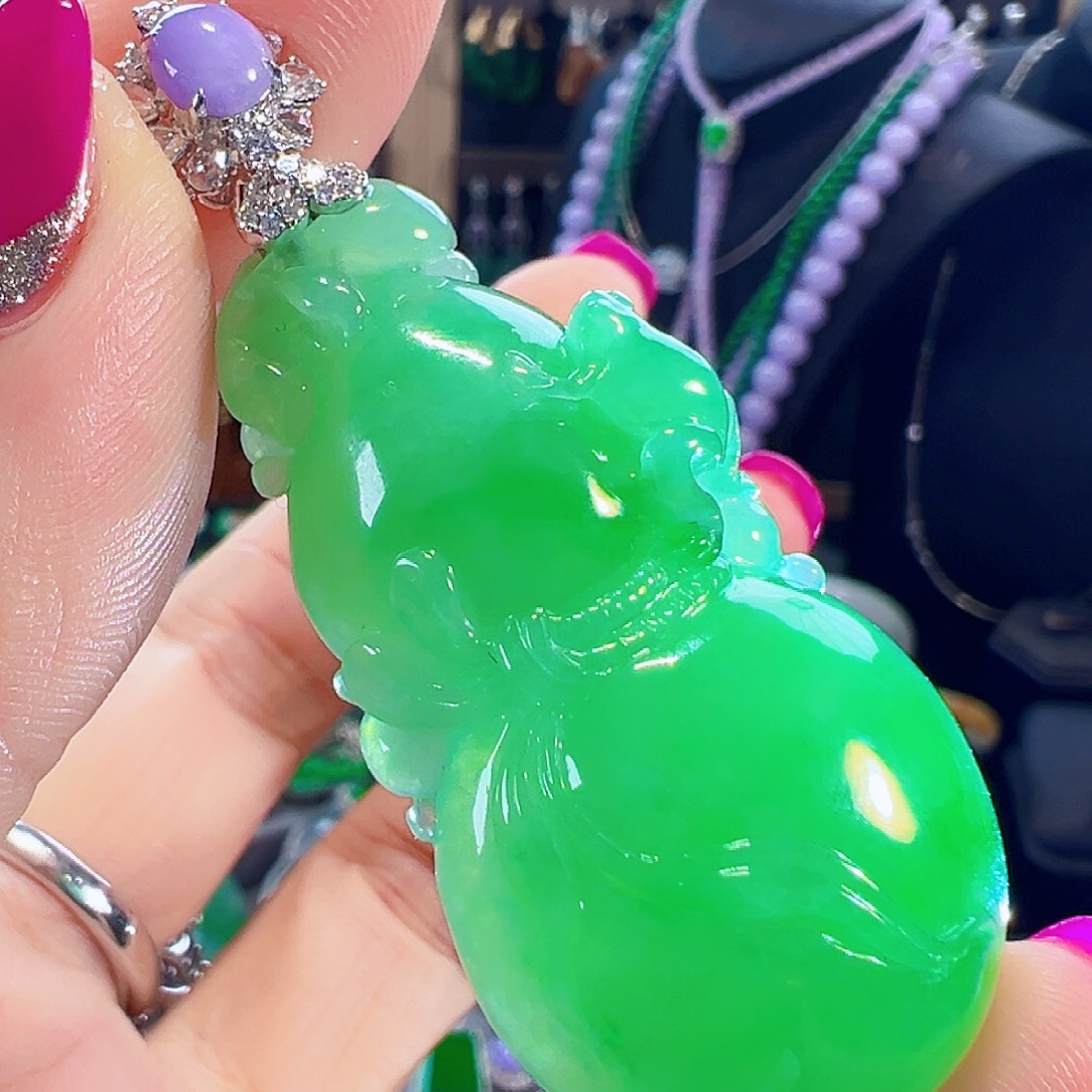 翡翠18K金镶嵌颈饰签收后24小时鉴赏期