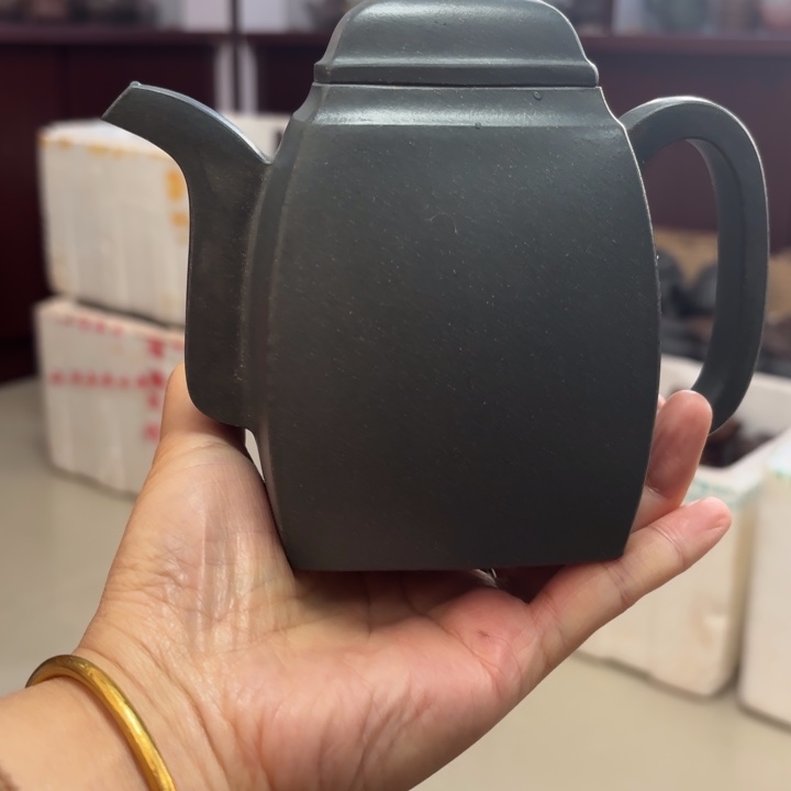 梁***傅紫砂茶壶紫砂壶汉方壶