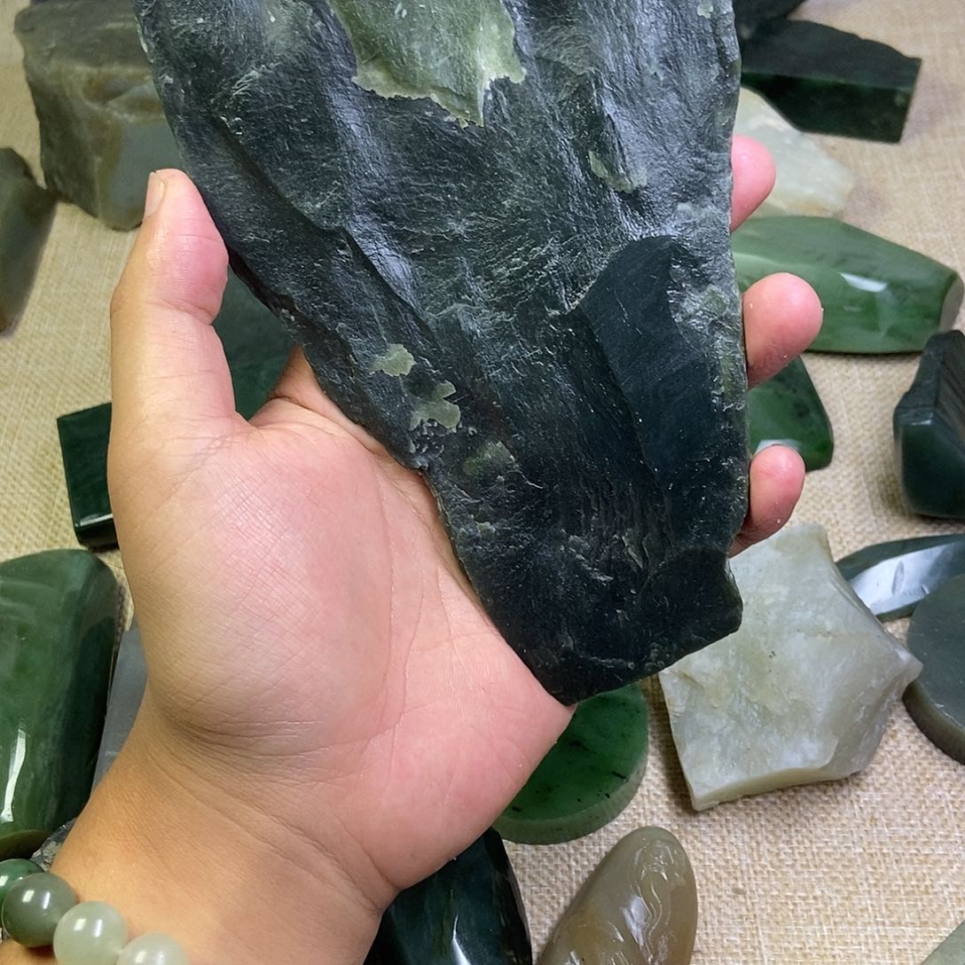 和田玉（糖玉）未镶嵌珠宝奇石