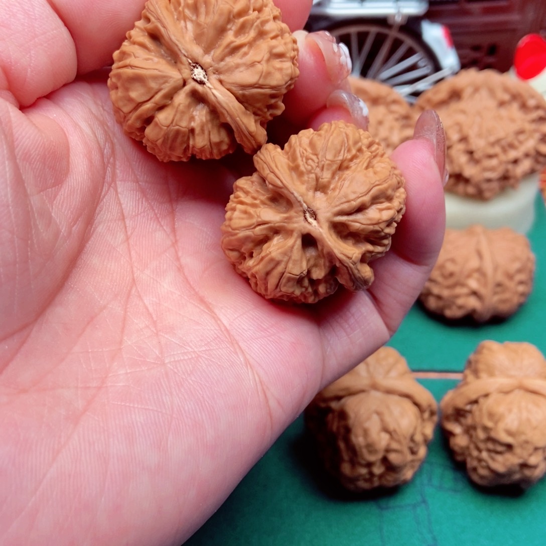 文玩核桃吊坠金钱豹35已打底