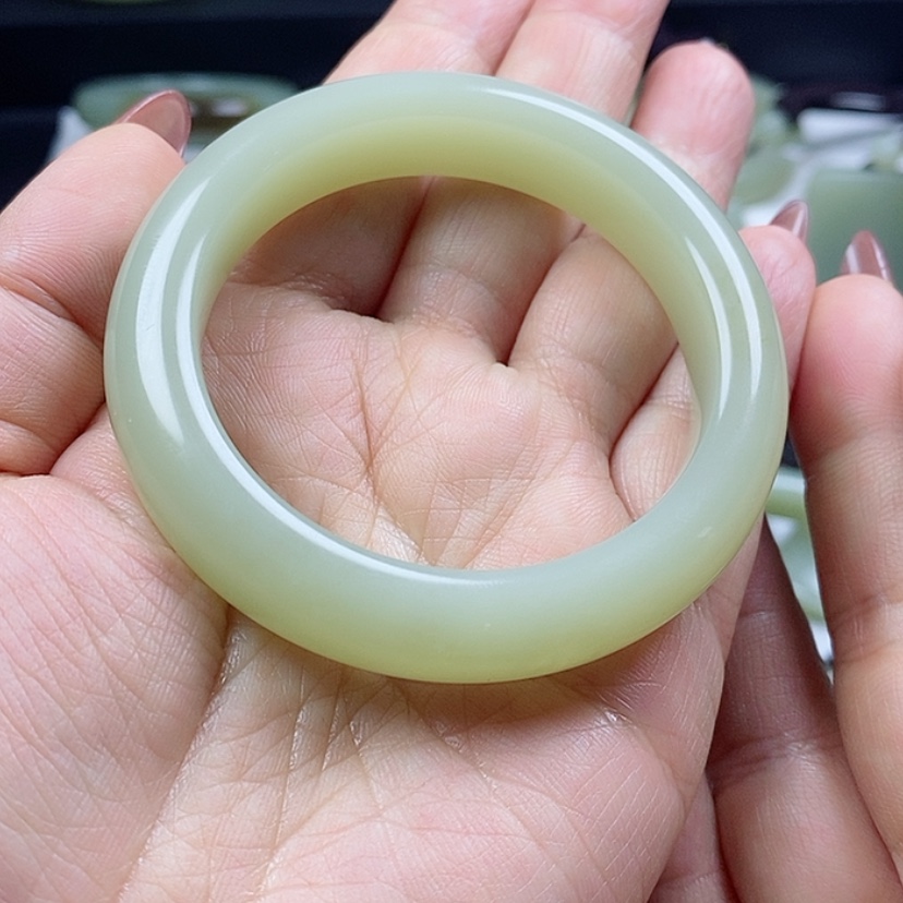 【闪购商品】和田玉手镯未镶嵌Z**n