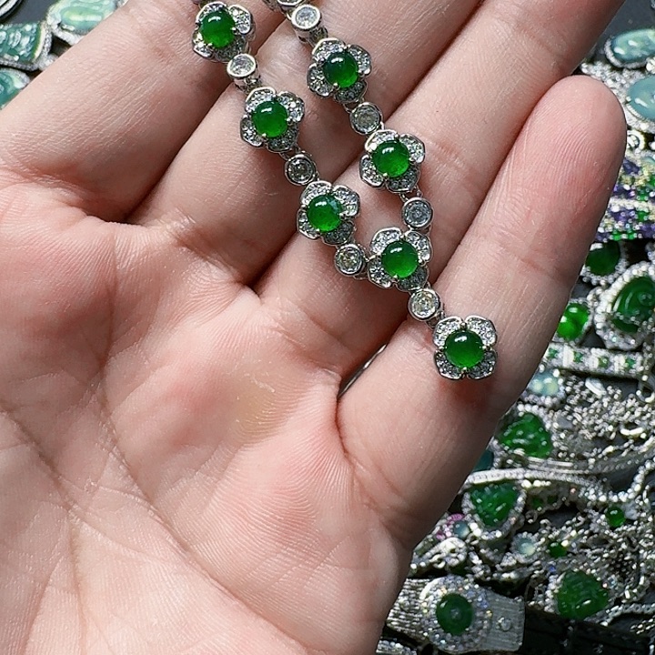 翡翠颈饰未镶嵌天然A货翡翠放漏