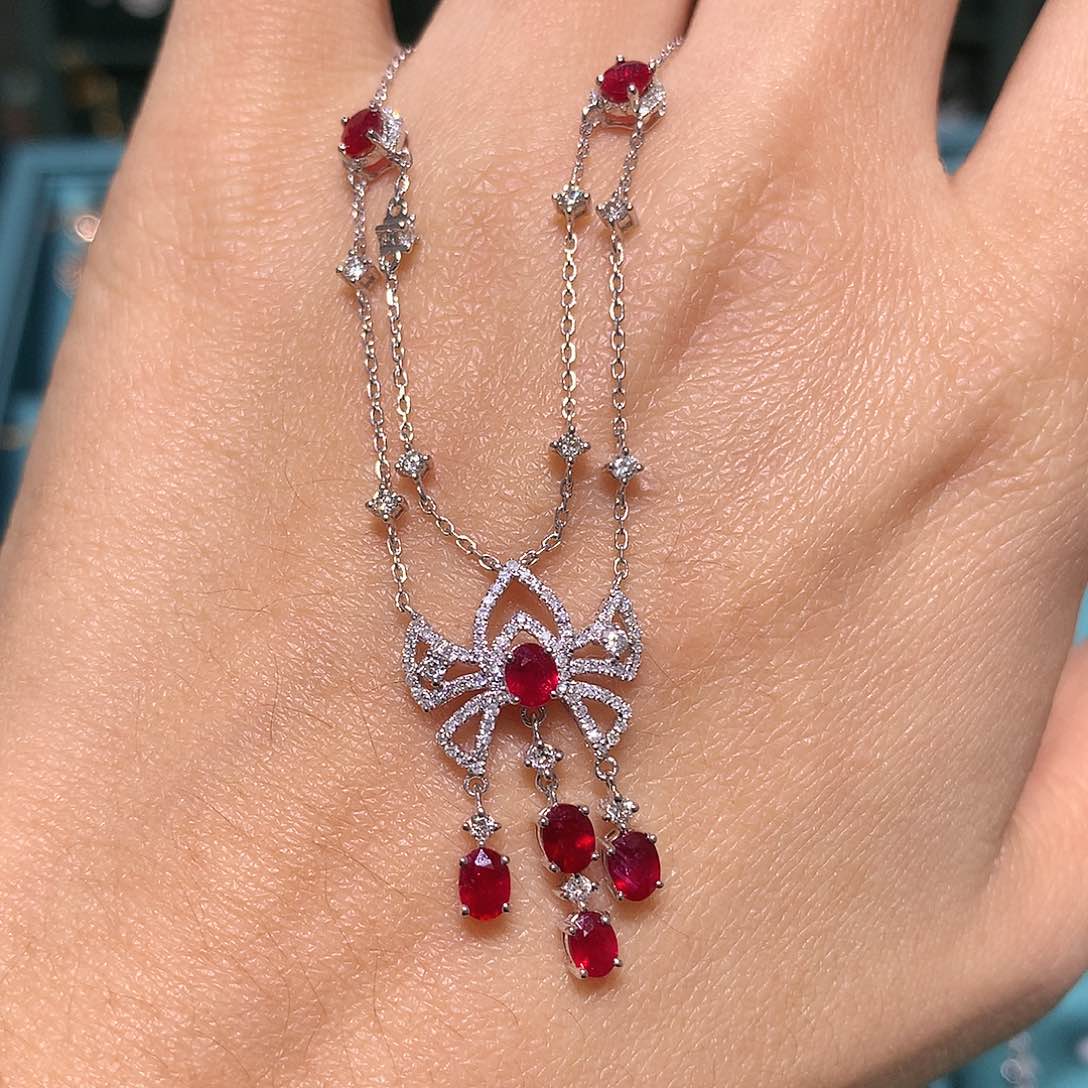 红宝石颈饰18K金镶嵌