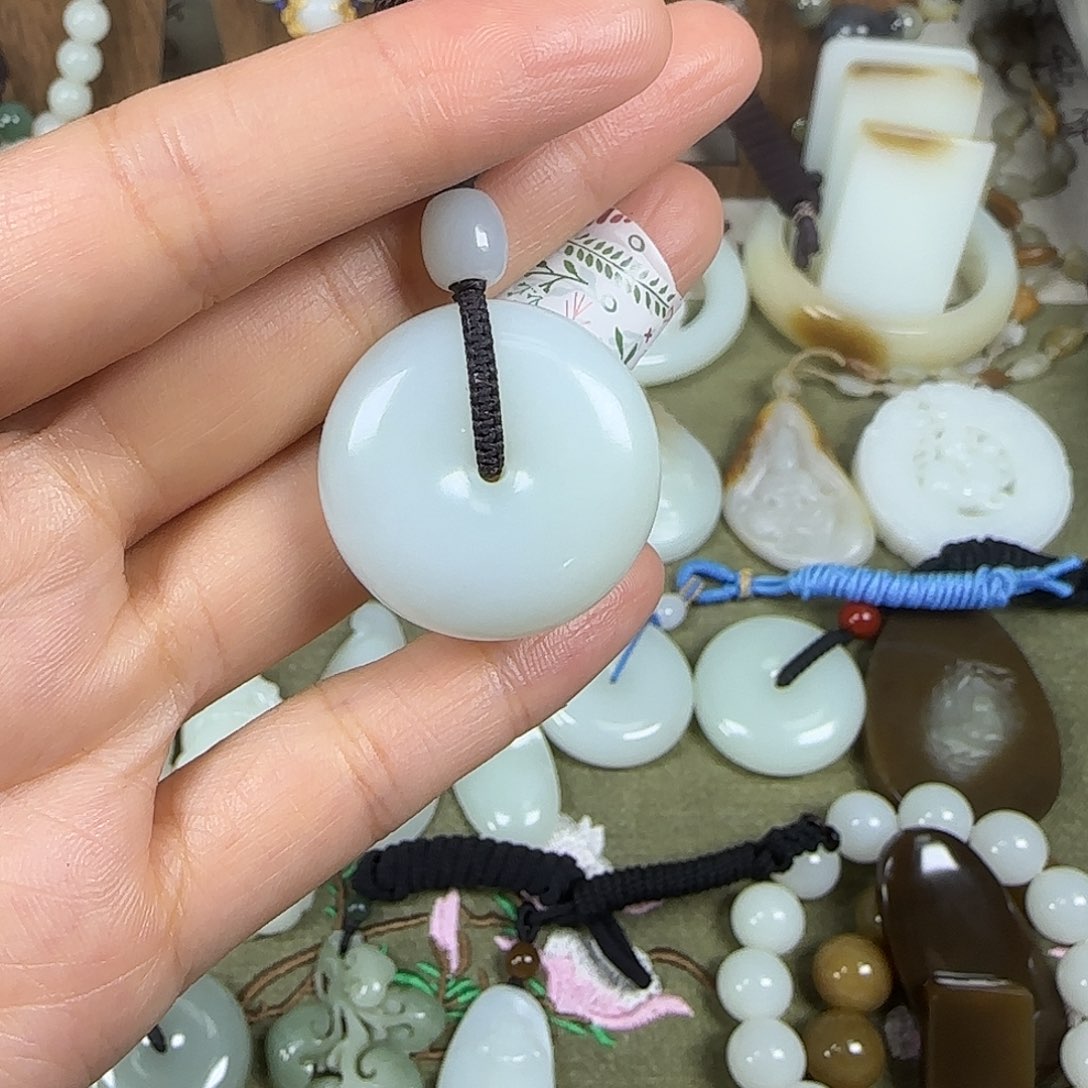 和田玉未镶嵌颈饰