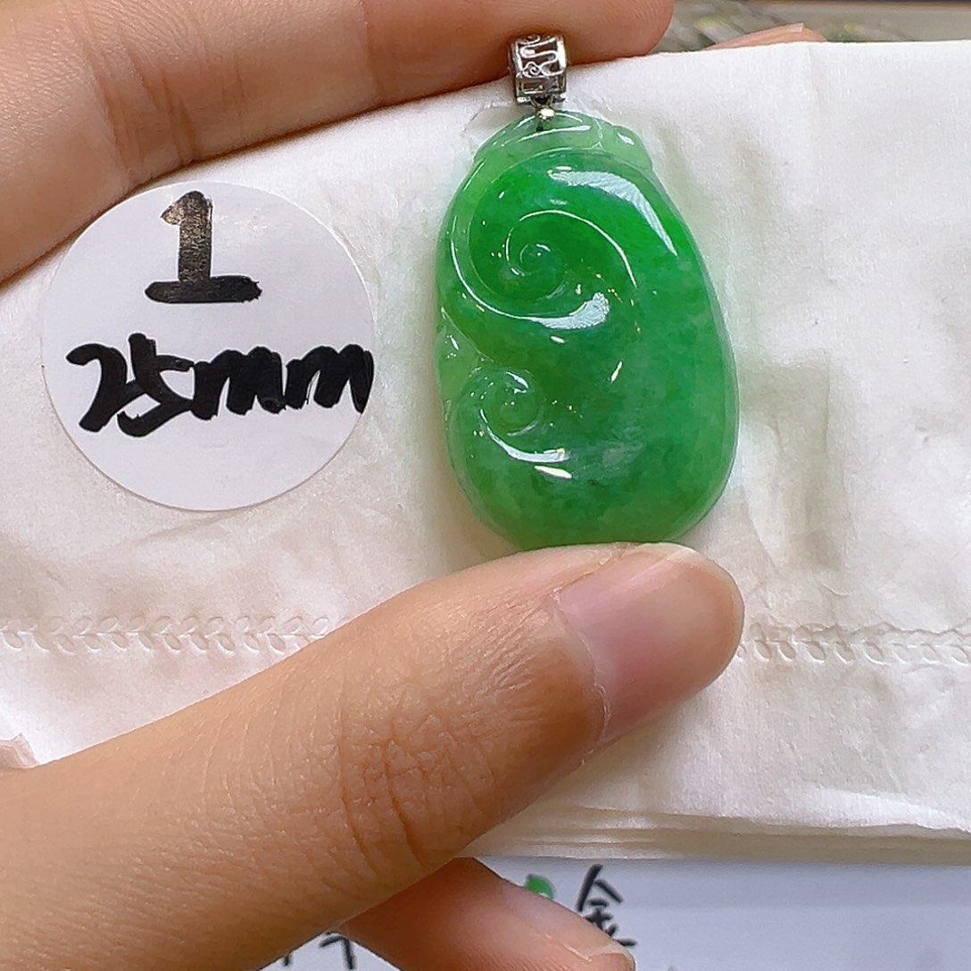 翡翠18K金镶嵌颈饰翡翠