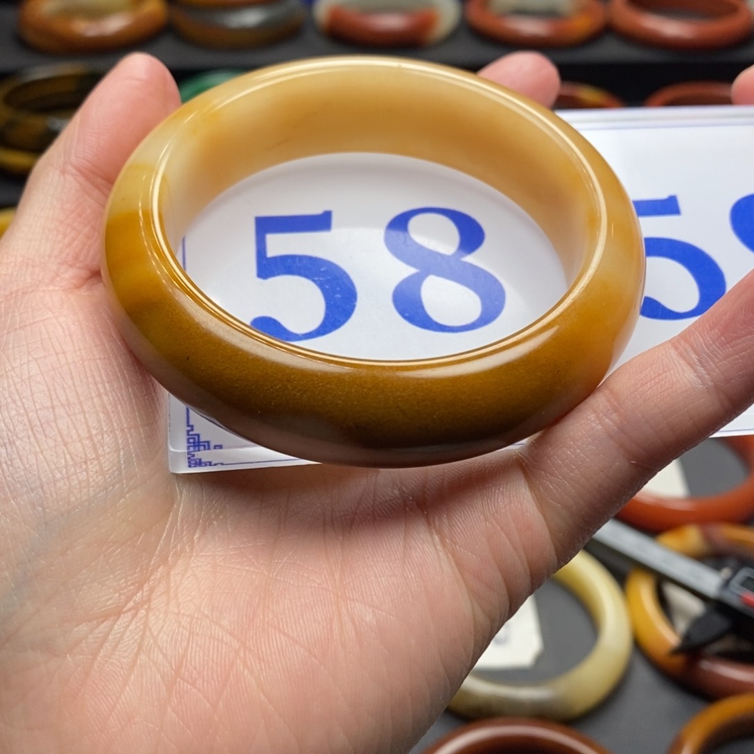 石英质玉（黄龙玉）手镯未镶嵌