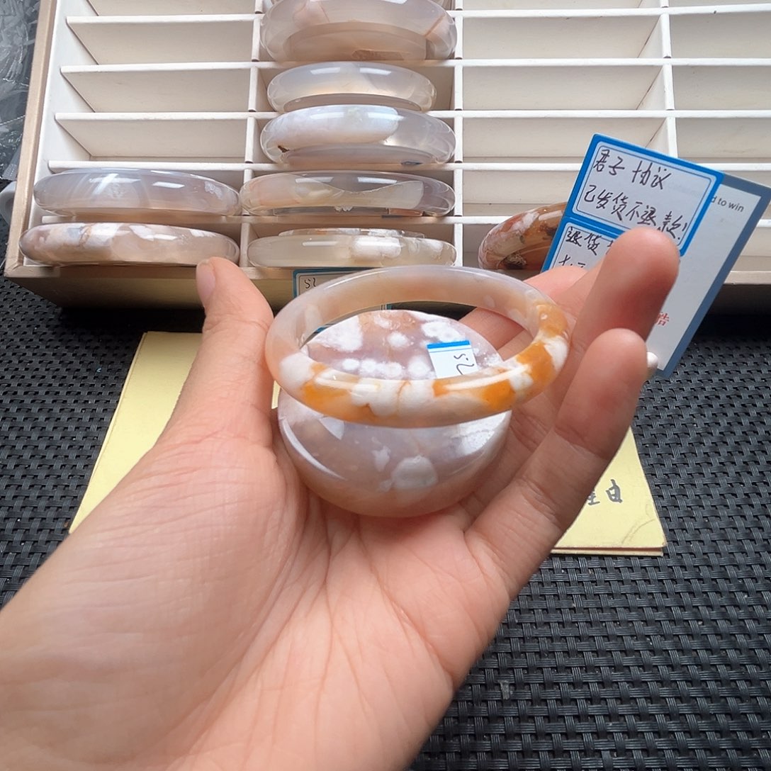 玛瑙/玉髓颈饰未镶嵌妖****巴