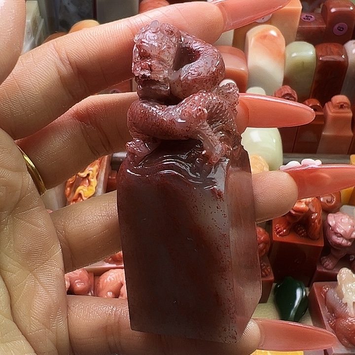 行***度寿山石印石玻璃底水冻桃花