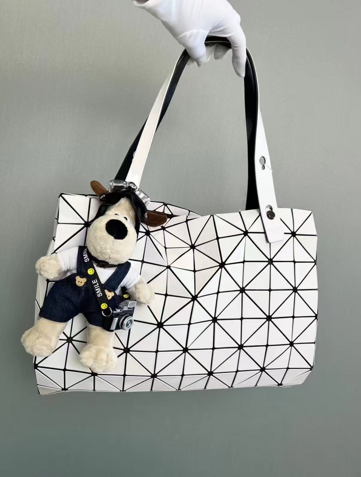 95新 Issey Miyake/三宅一生 白色托特包 48cm  15109813