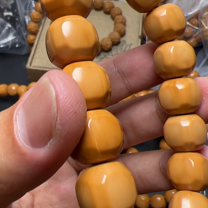 猴头核桃手串啦啦咯