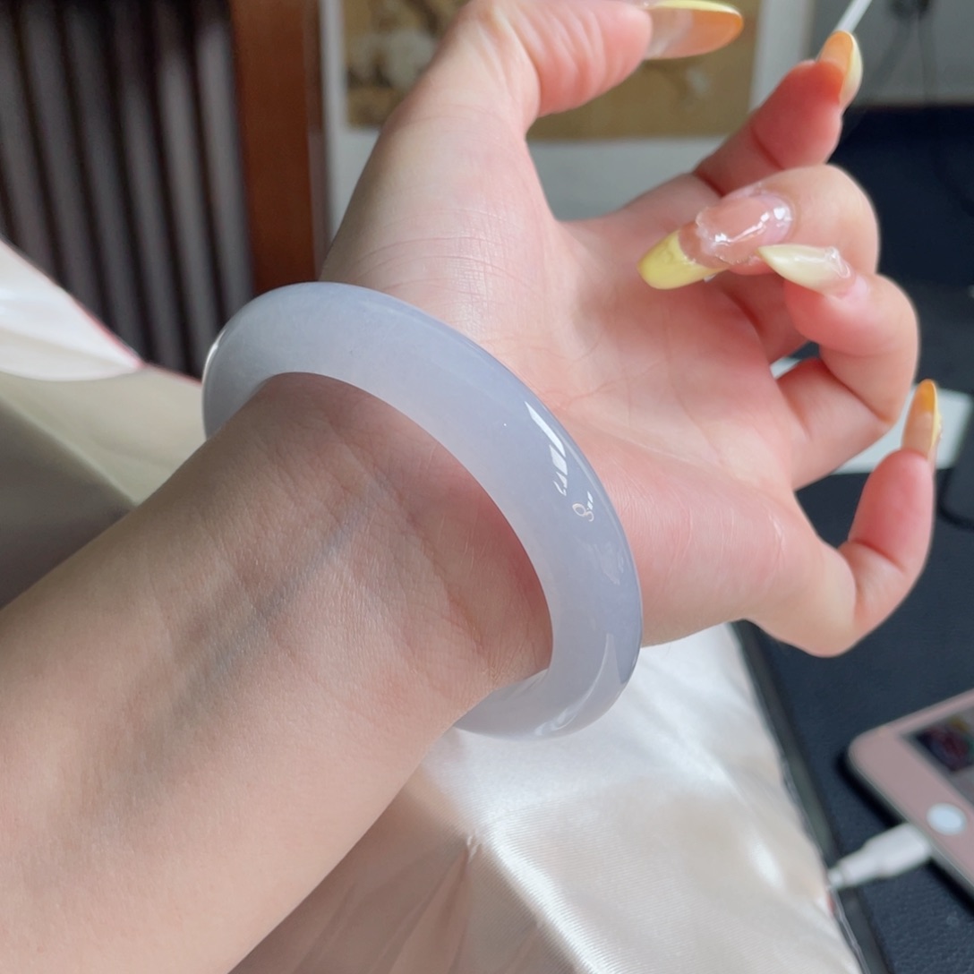 未镶嵌手镯翡翠56.1白冰泛紫感 落落大方显气质 37号