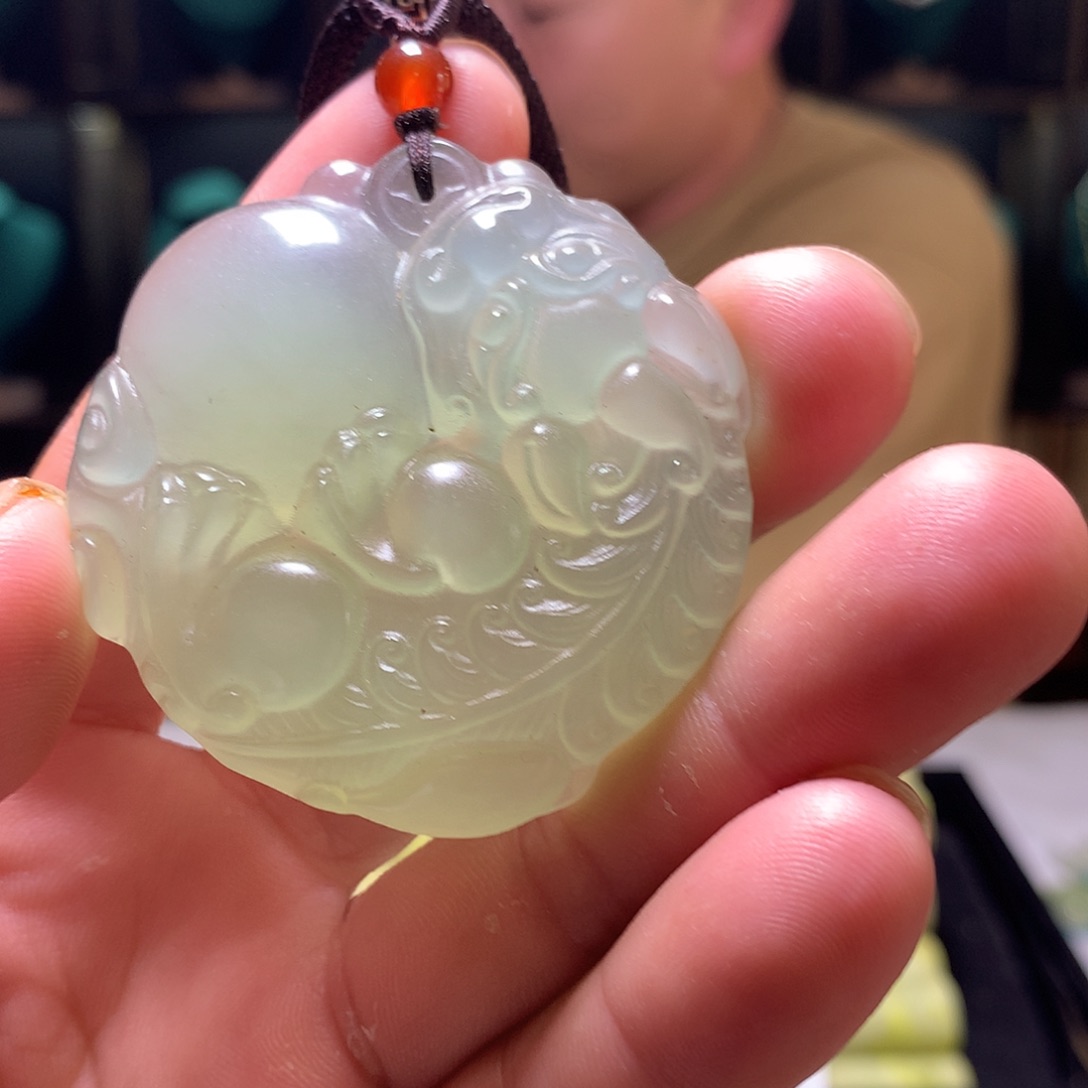 未镶嵌蛇纹石玉颈饰