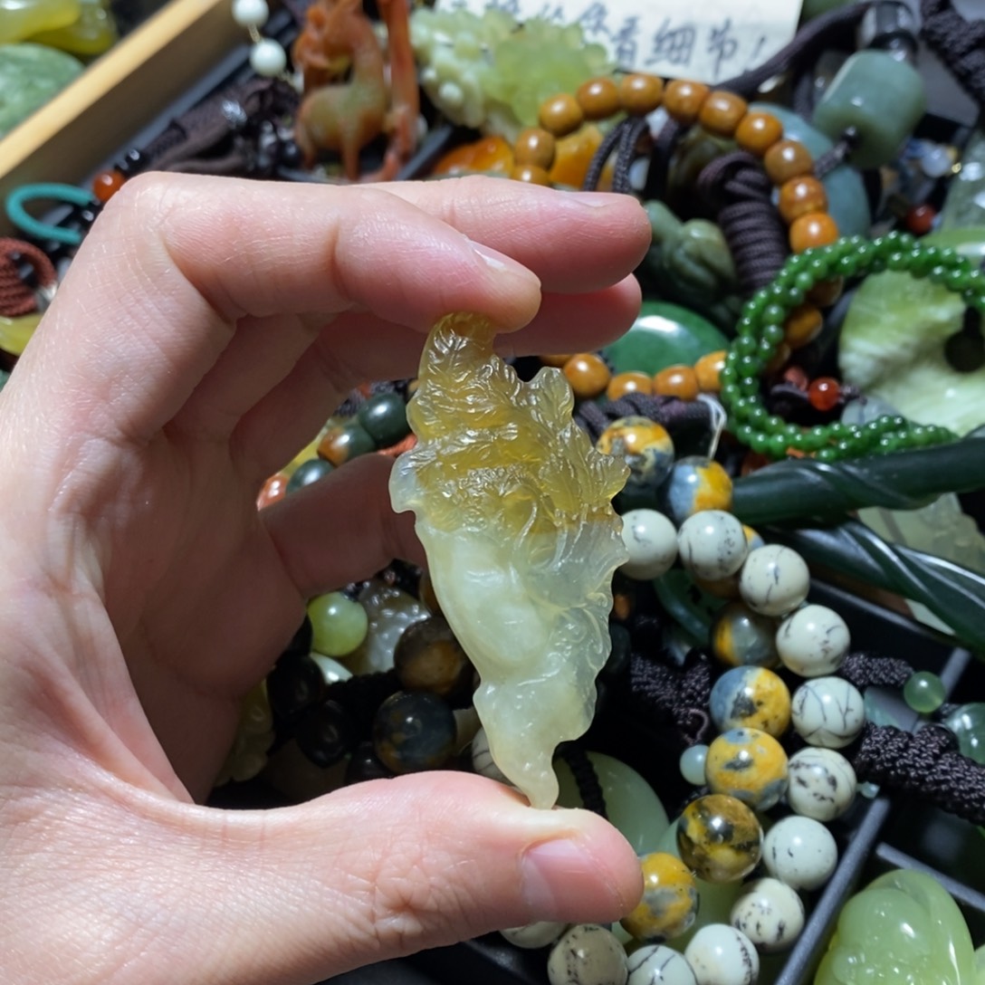 蛇纹石玉未镶嵌颈饰