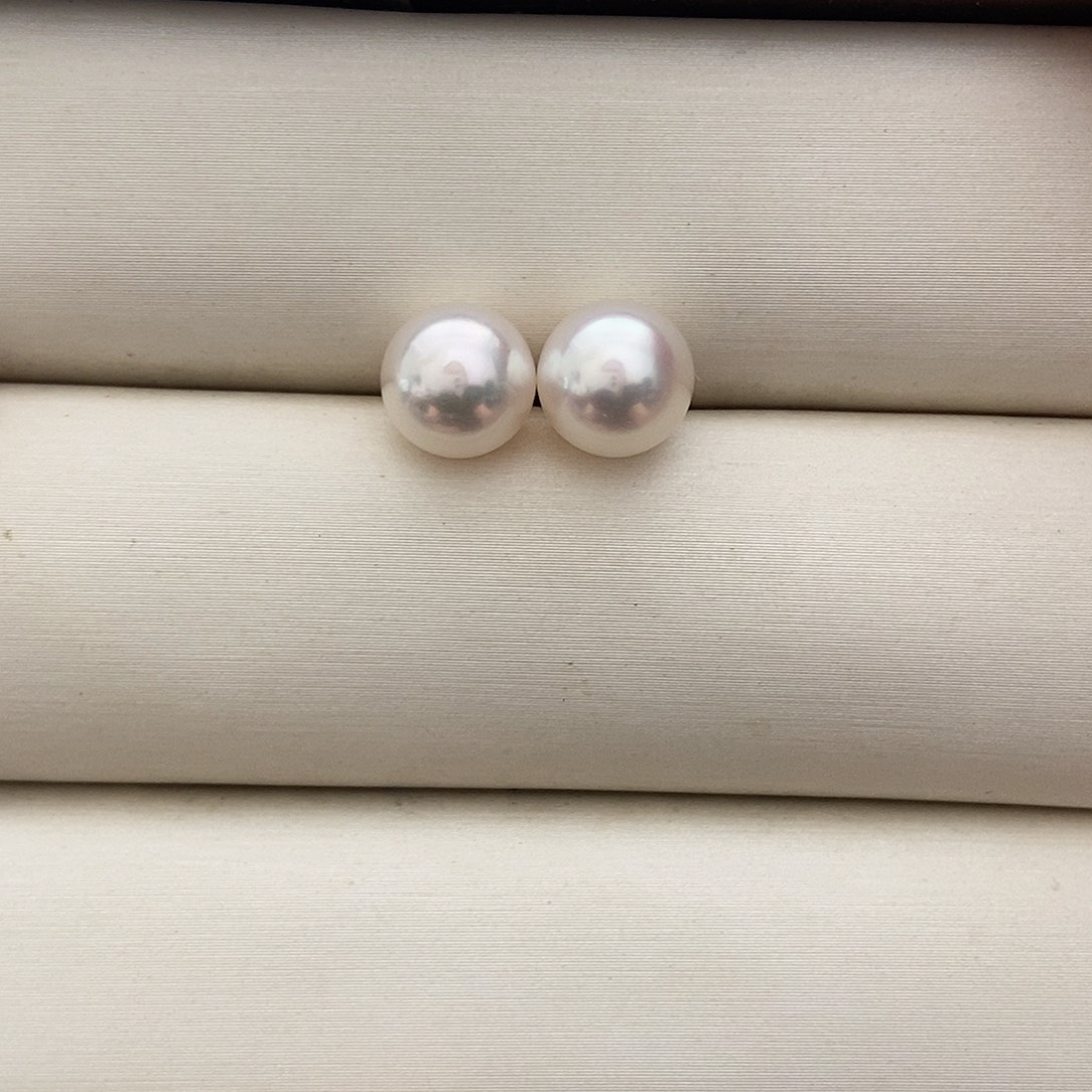 18K金镶嵌海水珍珠耳饰