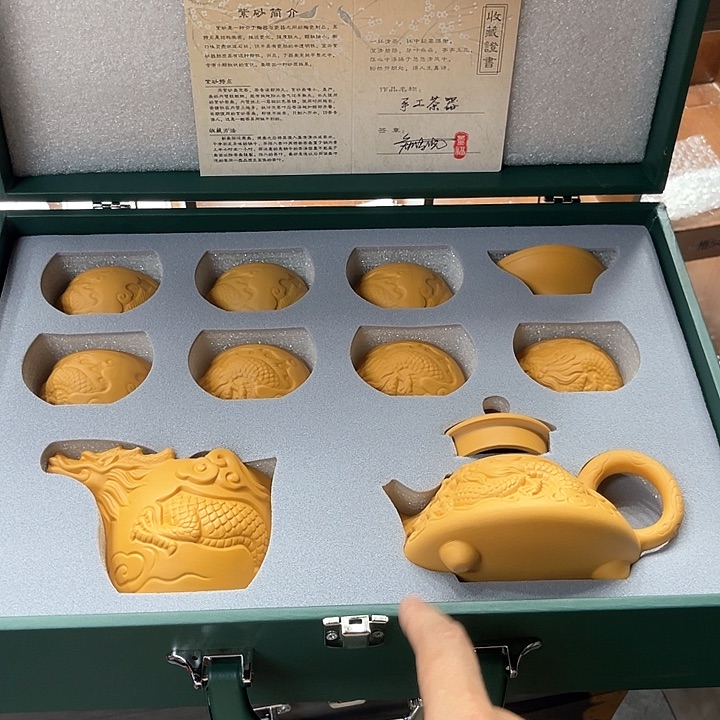 孤品茶具套装等。           
