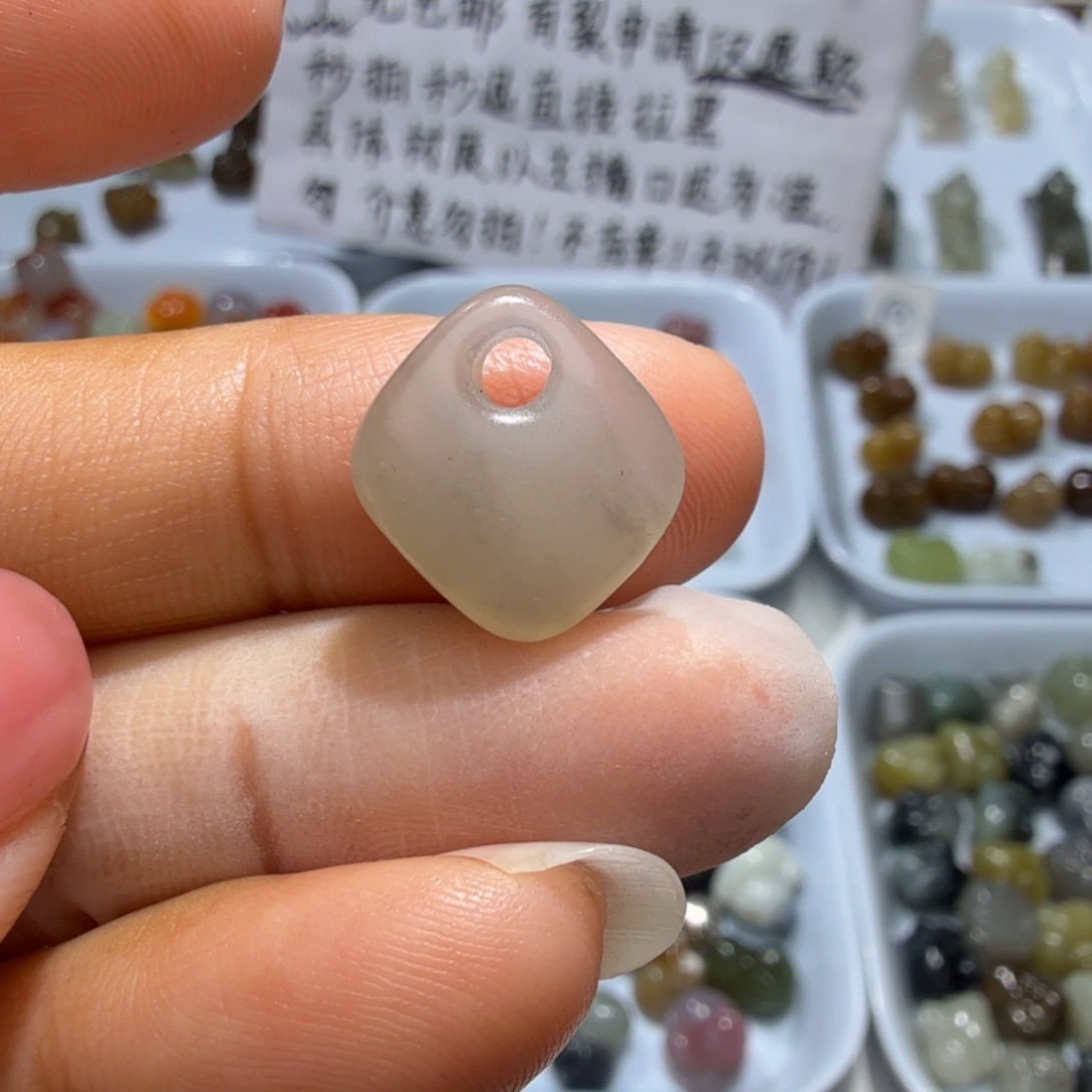 和田玉未镶嵌珠宝奇石