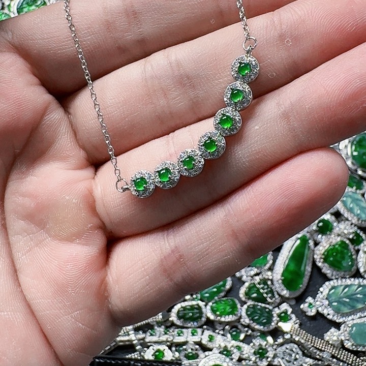 翡翠颈饰未镶嵌天然A货翡翠放漏