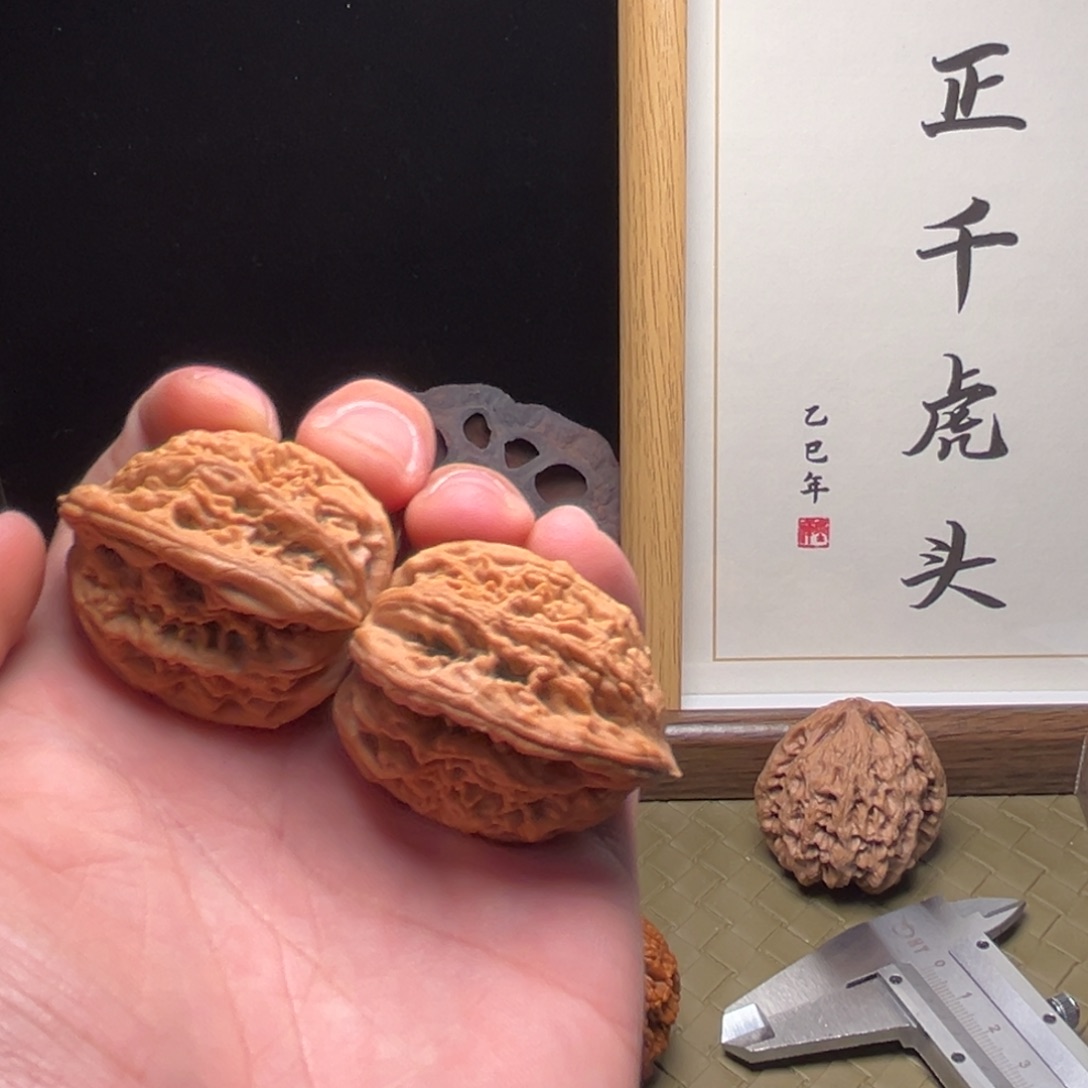 我***毛文玩核桃吊坠虎头