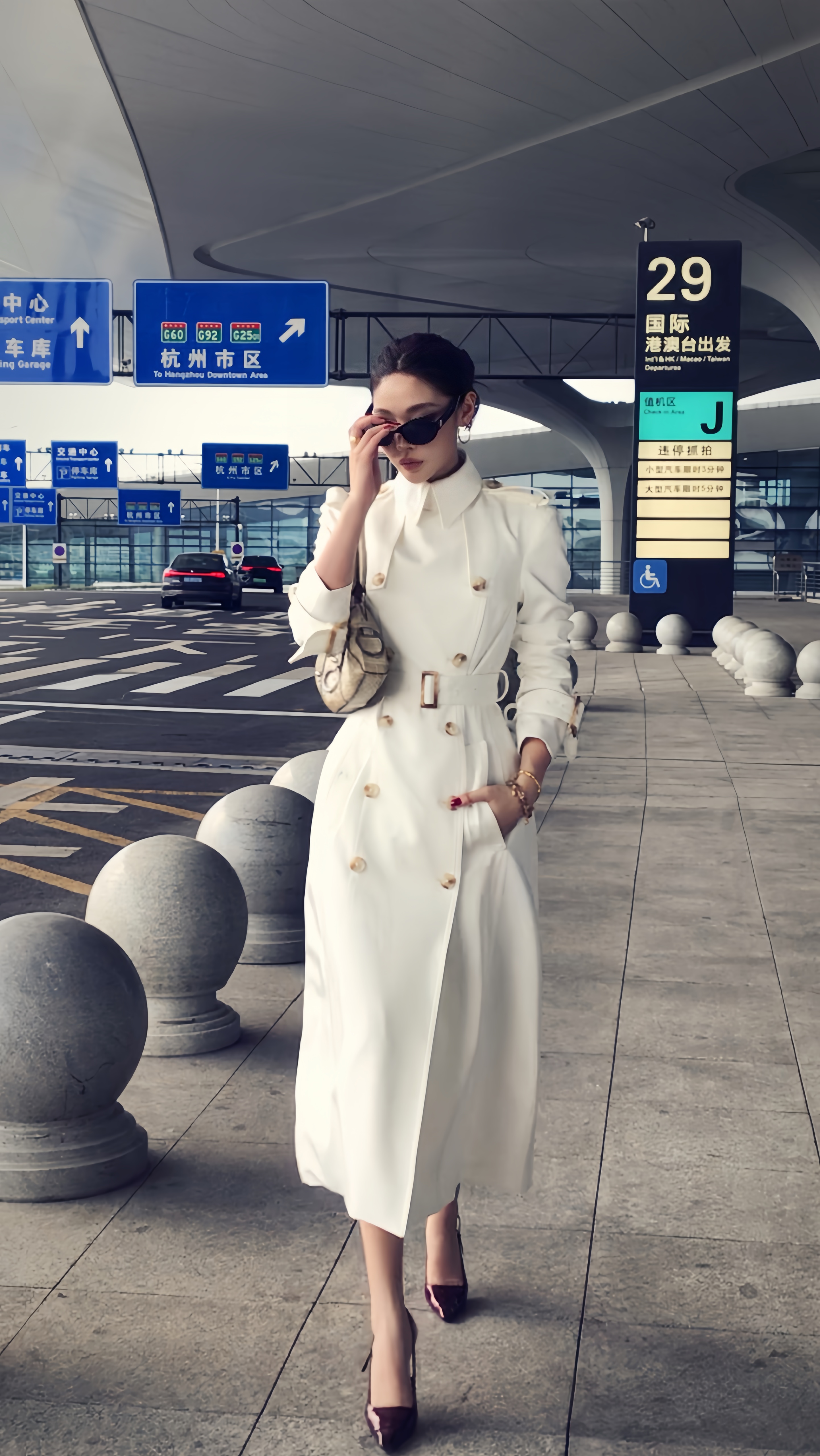 旺桃ONETOP赵露思同款立领气质纯色风衣收腰轻职风工装大衣显瘦