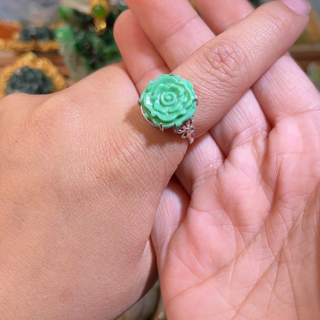 翡翠戒指未镶嵌带编织