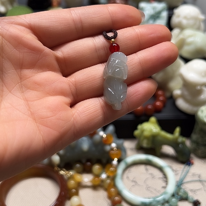 蛇纹石玉吊坠未镶嵌