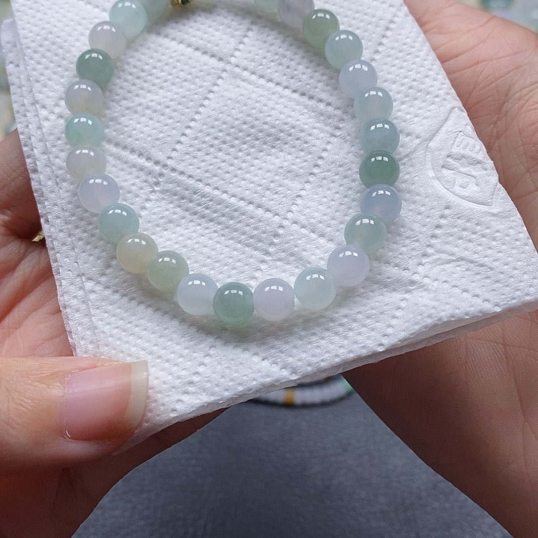 翡翠颈饰未镶嵌闪