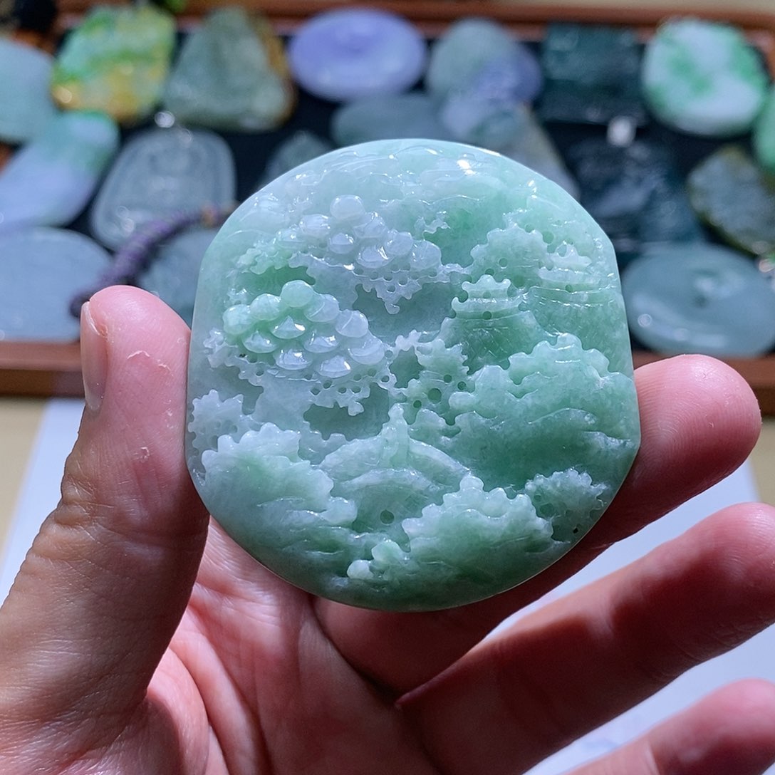 【闪购商品】翡翠颈饰未镶嵌山水