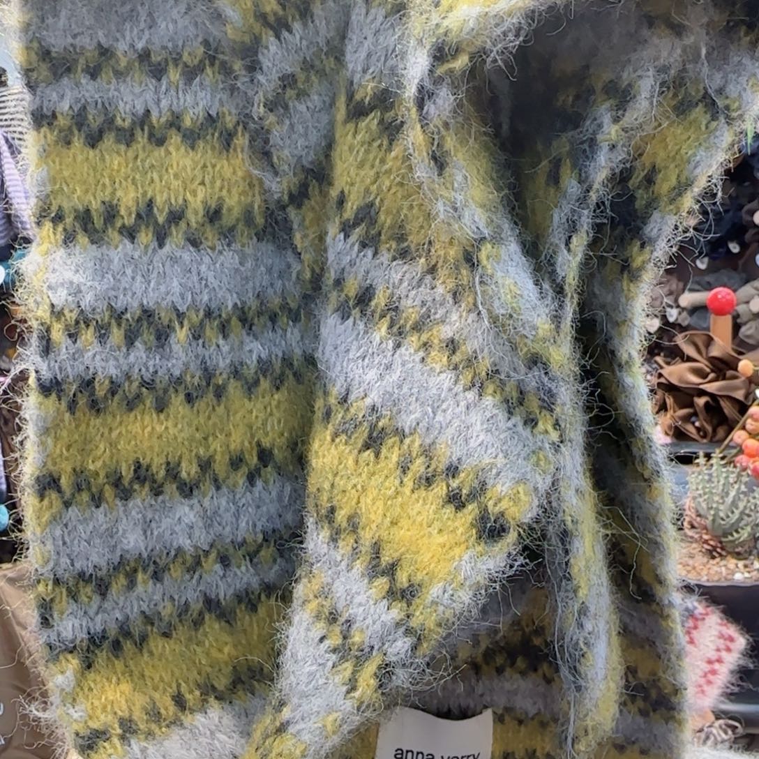 三醋酯纤维黄绿围巾