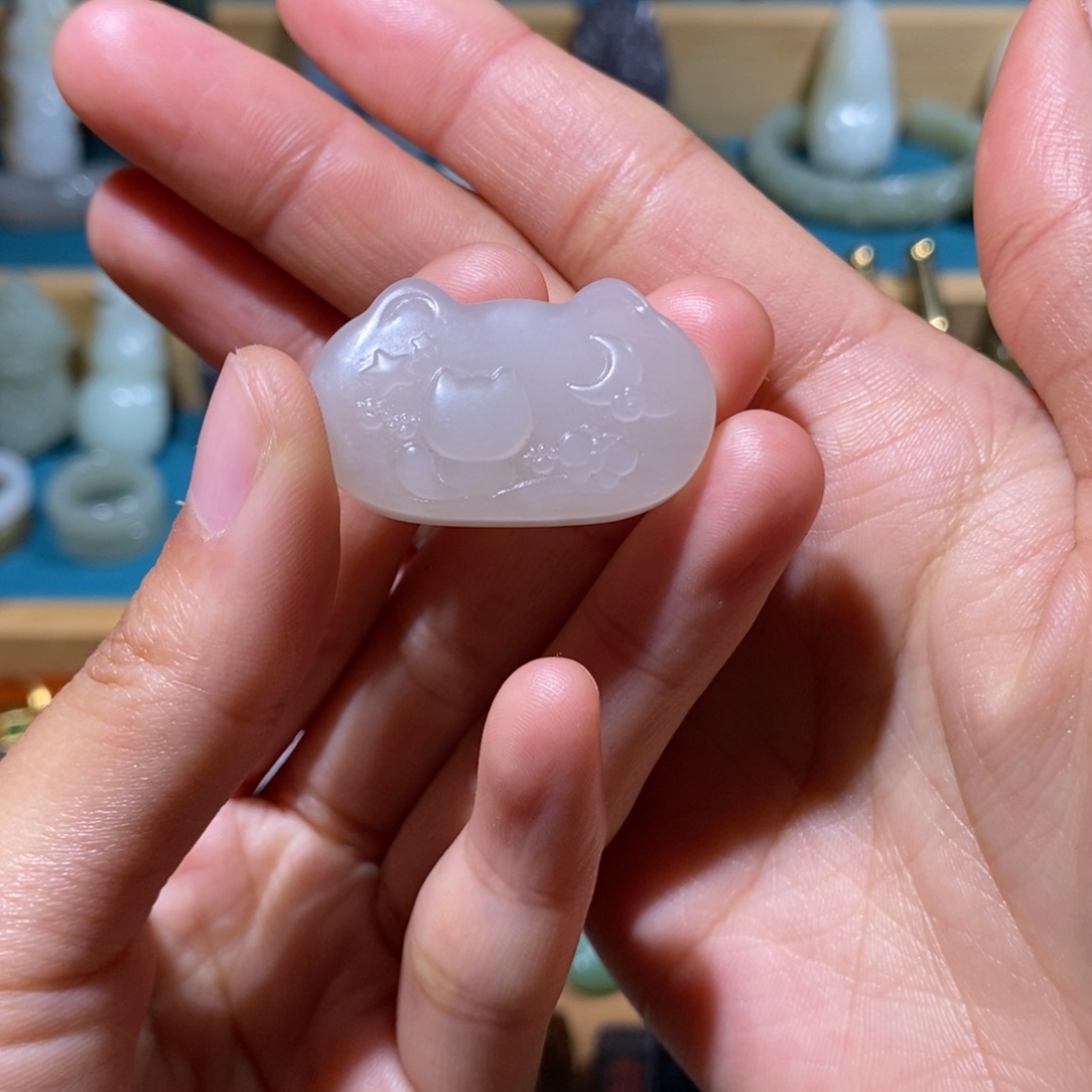 徐***钱和田玉未镶嵌颈饰