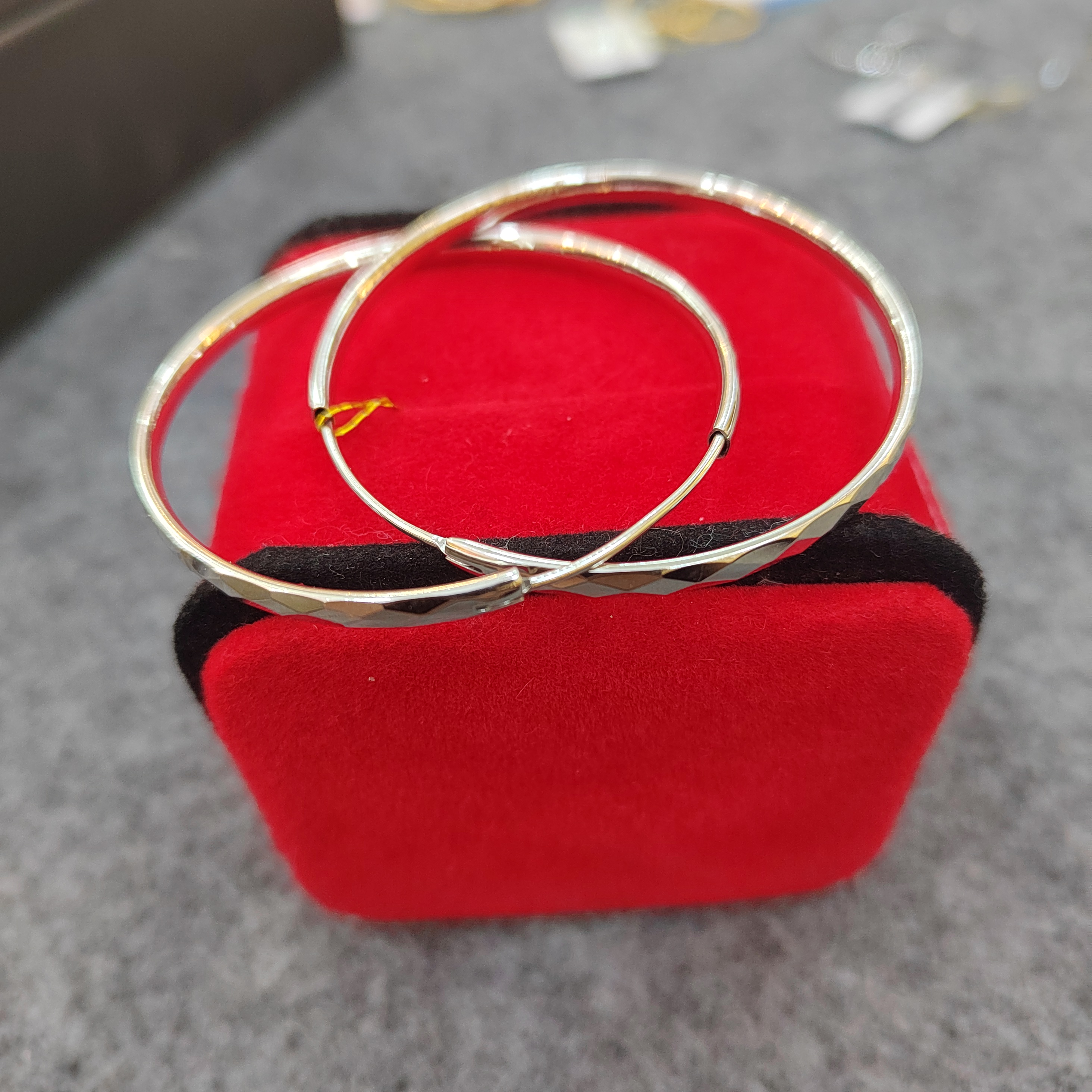 铂金耳环 大圈圈耳环  假一赔十