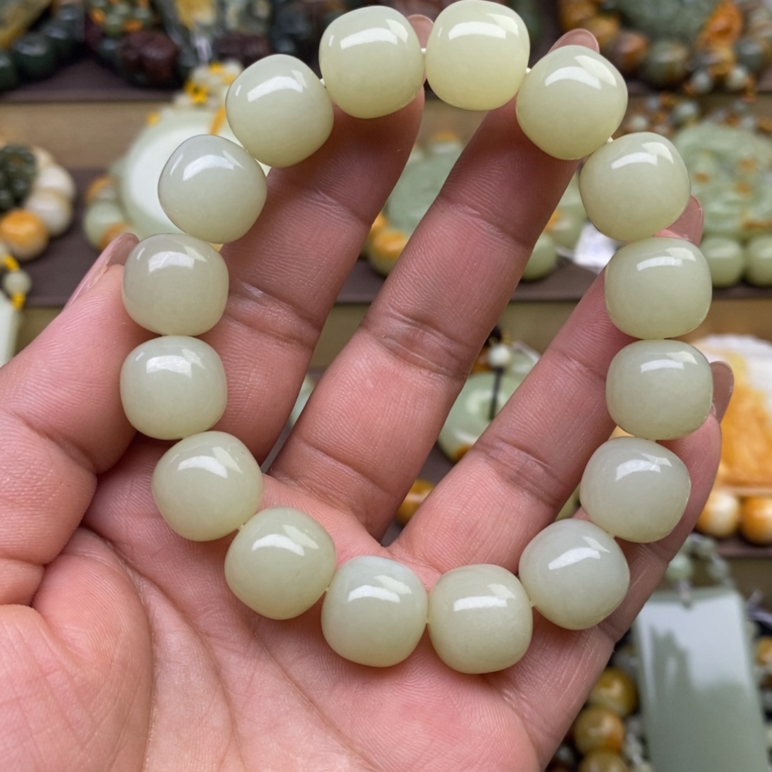 透闪石质玉未镶嵌手串