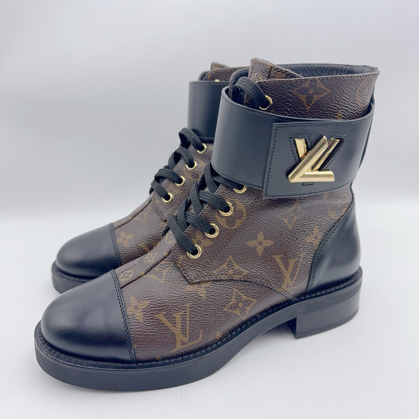 95新 LouisVuitton/路易威登 35.5码/棕老花满印马丁靴/01874