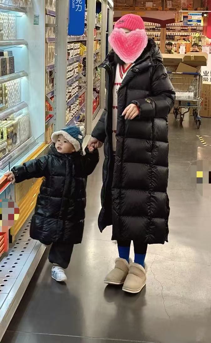 儿童大码近300克的8格长款鹅绒超厚黑金羽绒服