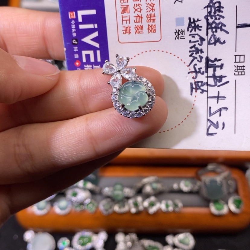 【闪购商品】翡翠颈饰未镶嵌天然