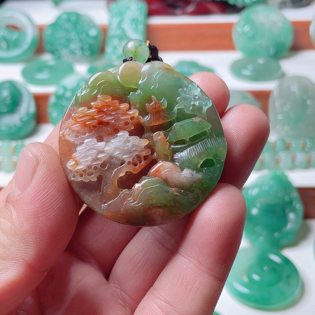 颈饰未镶嵌石英质玉倚***雪