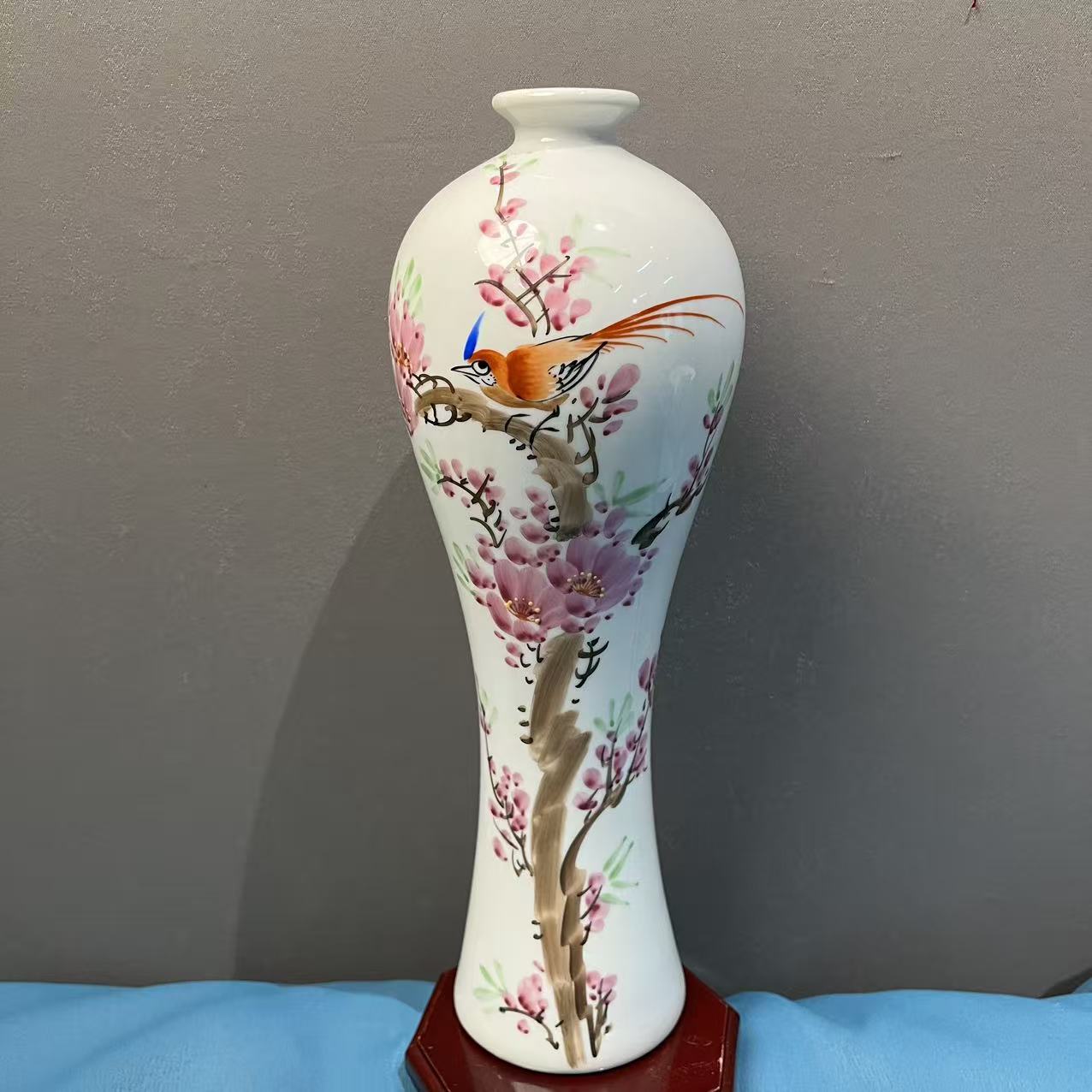 景德镇粉彩手绘陶瓷美人瓶