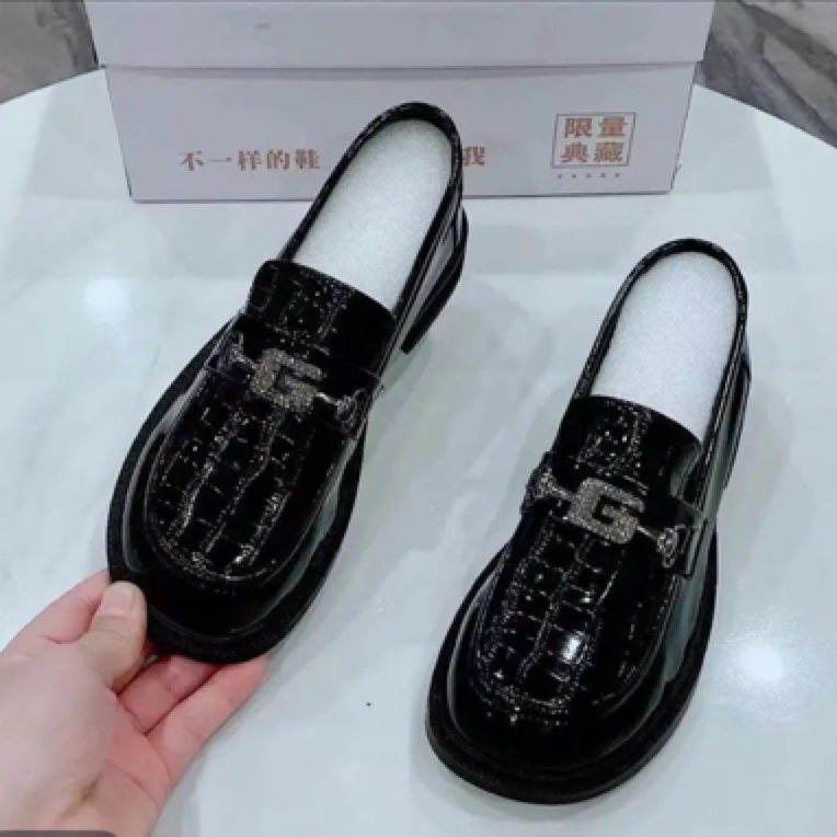 低跟软底软面舒适秋季时尚百搭一脚蹬乐福鞋A19漆皮女鞋小皮鞋