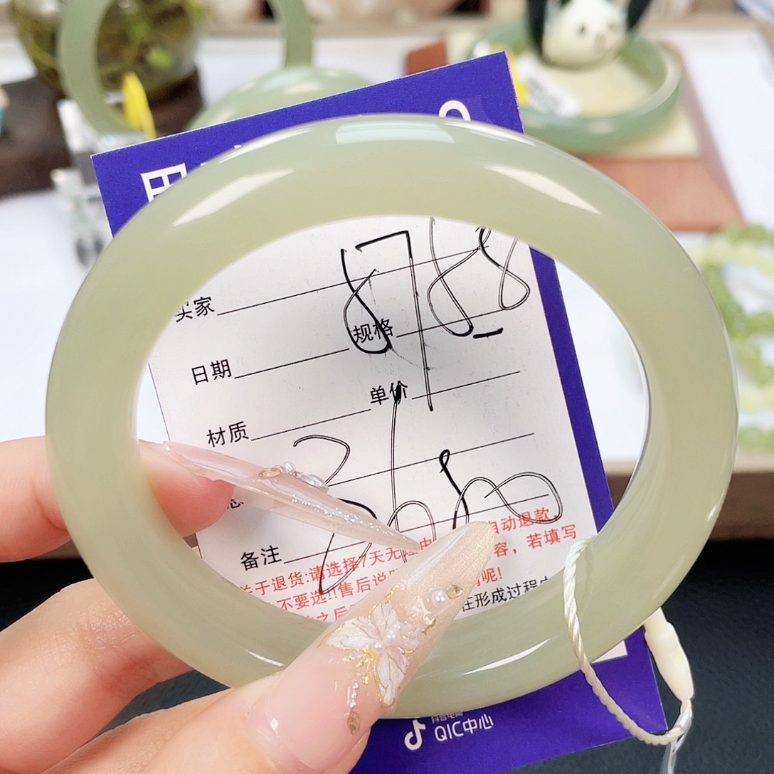 和田玉未镶嵌手镯