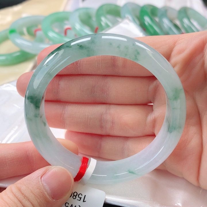 翡翠手镯未镶嵌缅甸A货翡翠手镯