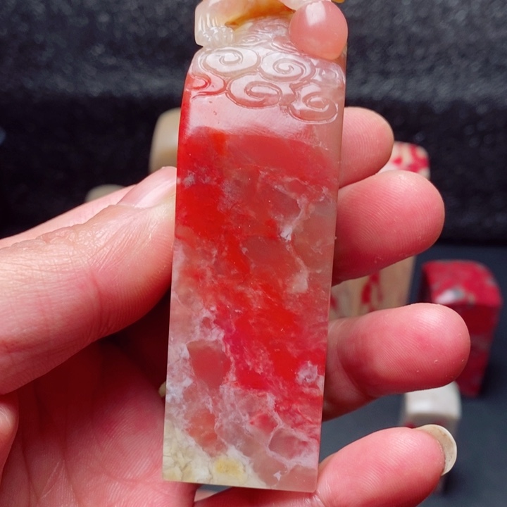 鸡血石关**马鸡血石印章