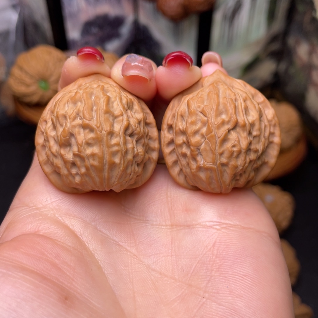 文玩核桃把件34全品金牛